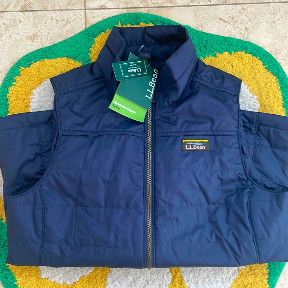 LL Bean NWT Mountain Classic Puffer - Navy